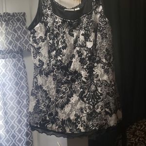 Black and white laced tank top blouse